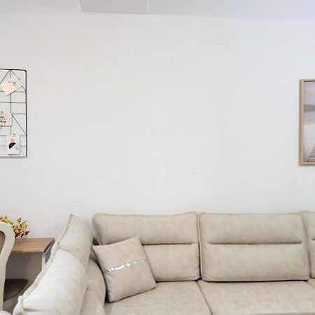 One-Bedroom Gem By The Square تيرانا المظهر الخارجي الصورة