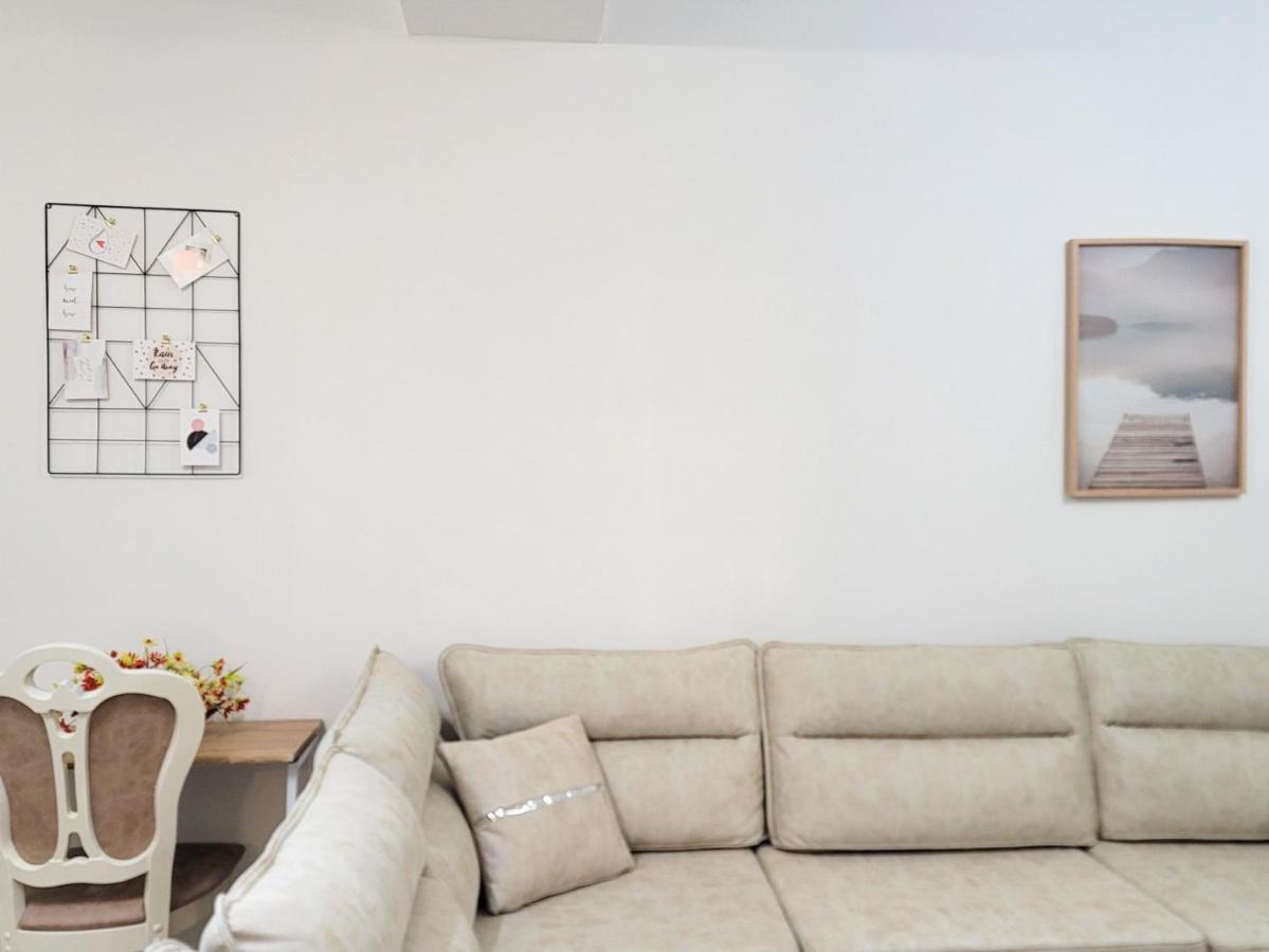 One-Bedroom Gem By The Square تيرانا المظهر الخارجي الصورة
