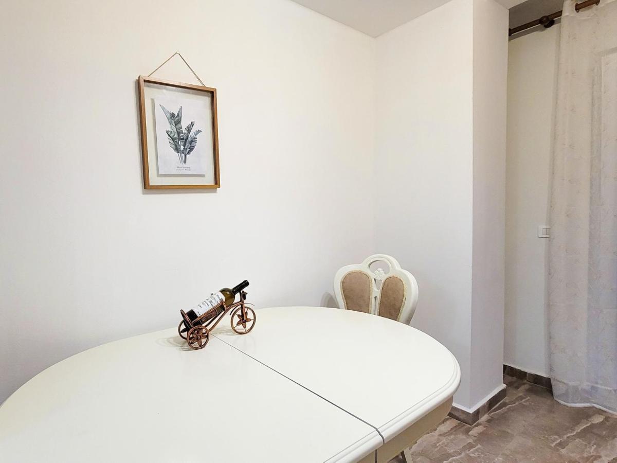One-Bedroom Gem By The Square تيرانا المظهر الخارجي الصورة