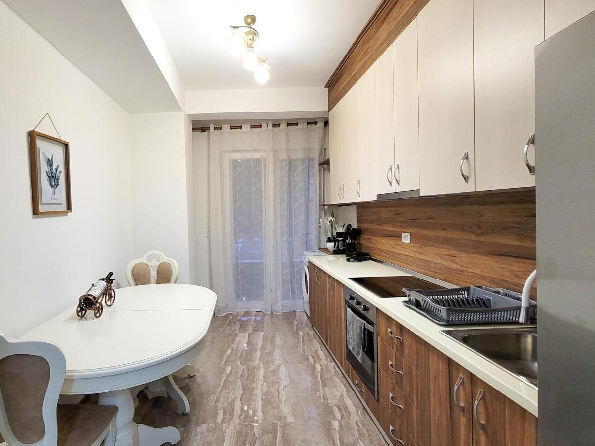 One-Bedroom Gem By The Square تيرانا المظهر الخارجي الصورة