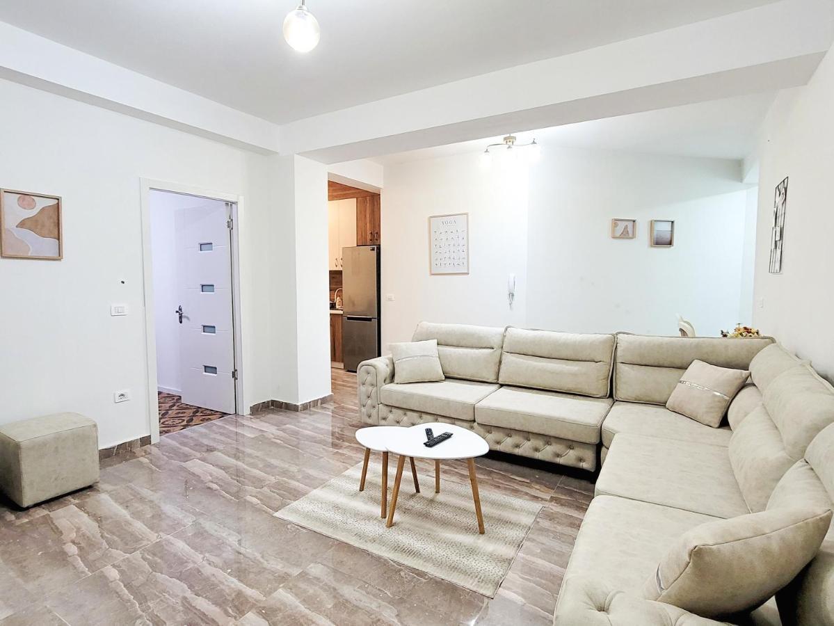 One-Bedroom Gem By The Square تيرانا المظهر الخارجي الصورة