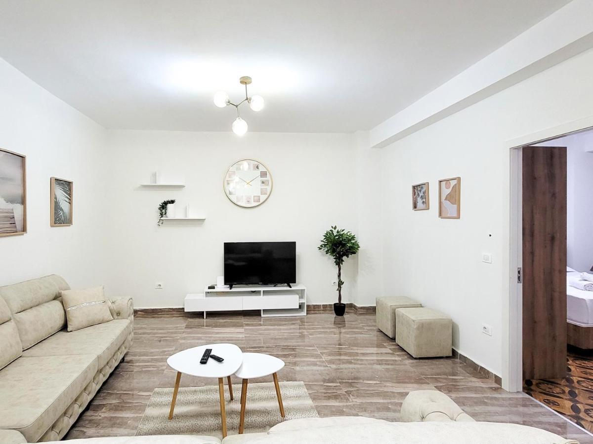 One-Bedroom Gem By The Square تيرانا المظهر الخارجي الصورة