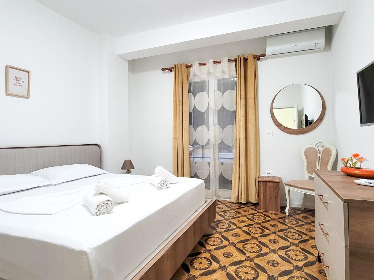 One-Bedroom Gem By The Square تيرانا المظهر الخارجي الصورة