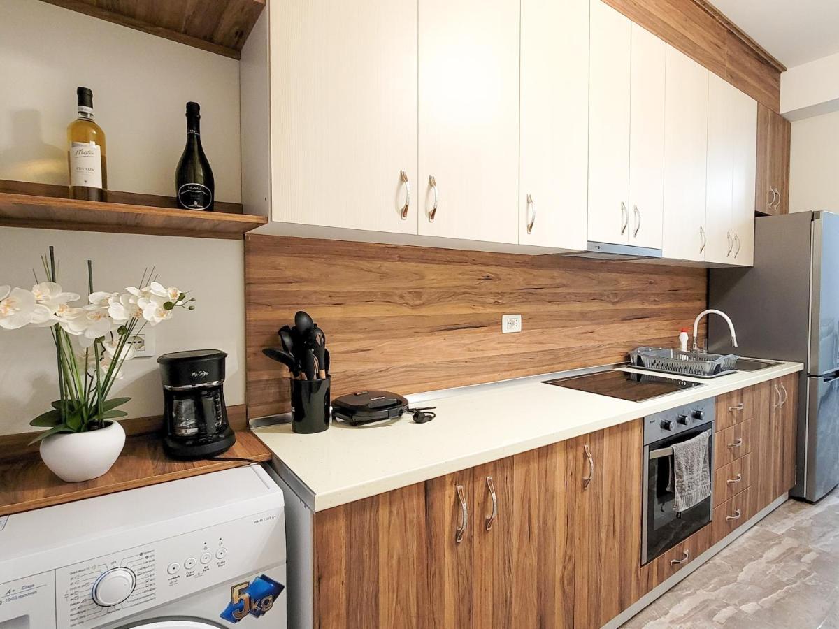 One-Bedroom Gem By The Square تيرانا المظهر الخارجي الصورة
