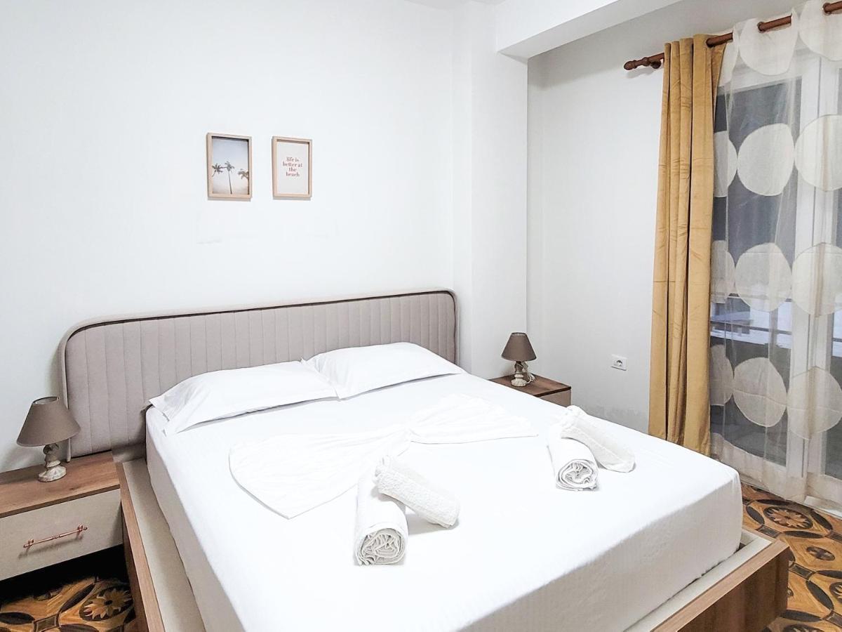 One-Bedroom Gem By The Square تيرانا المظهر الخارجي الصورة