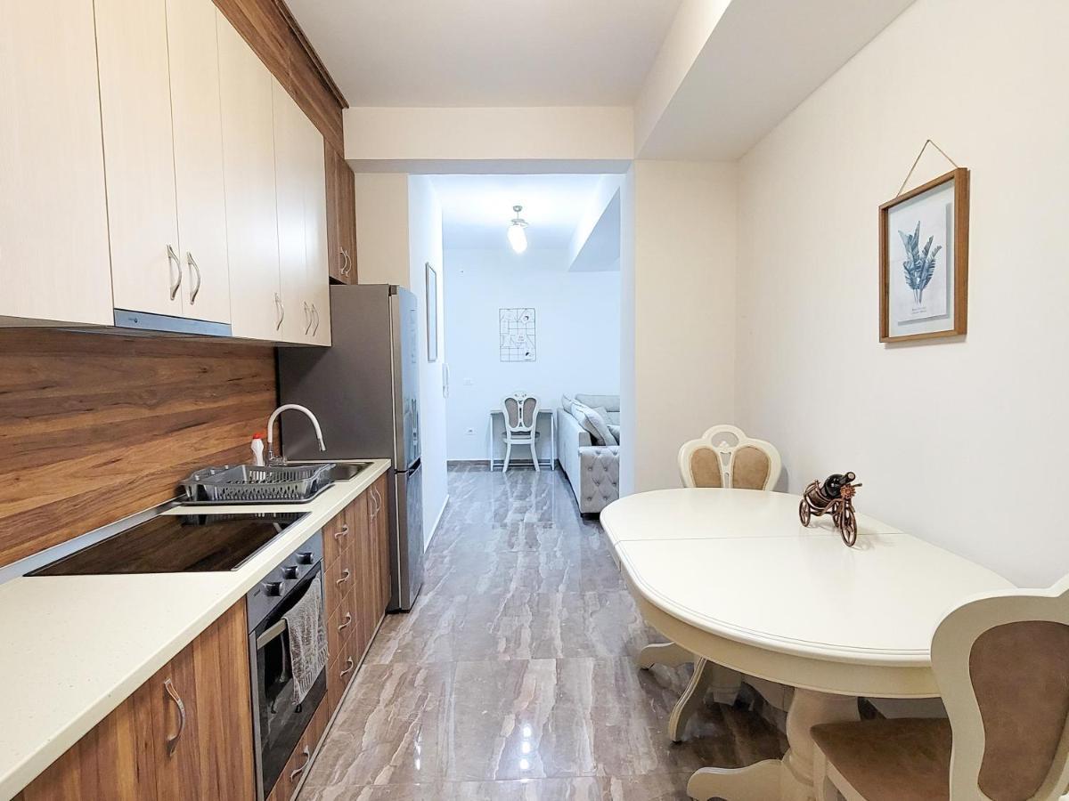 One-Bedroom Gem By The Square تيرانا المظهر الخارجي الصورة