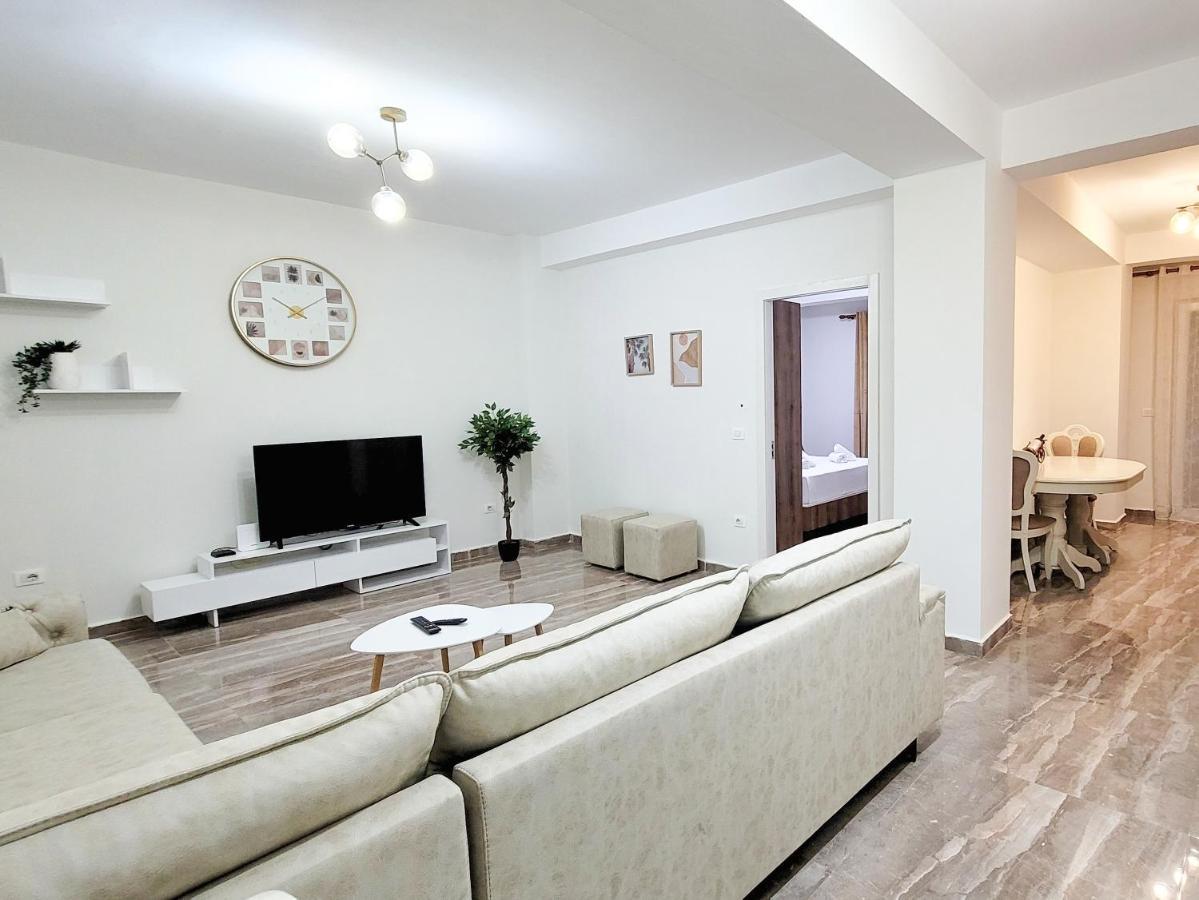One-Bedroom Gem By The Square تيرانا المظهر الخارجي الصورة