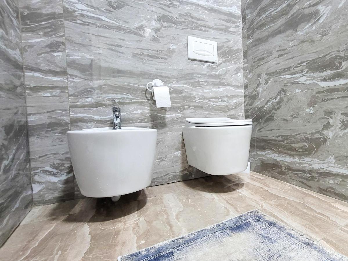 One-Bedroom Gem By The Square تيرانا المظهر الخارجي الصورة